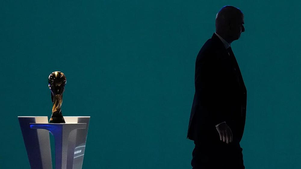 FIFA hủy kế hoạch “bán” World Cup: Bàn phản lưới và thẻ đỏ cho Infantino - Ảnh 1. FIFA hủy kế hoạch “bán” World Cup: Bàn phản lưới và thẻ đỏ cho Infantino - Ảnh 1.