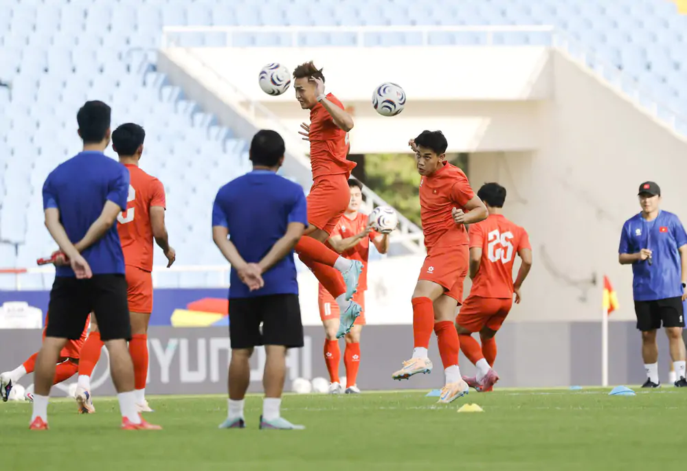 HLV Kim Sang Sik sẽ cử ai theo kèm Mitchell Baker? - Ảnh 4. Mitchell Baker