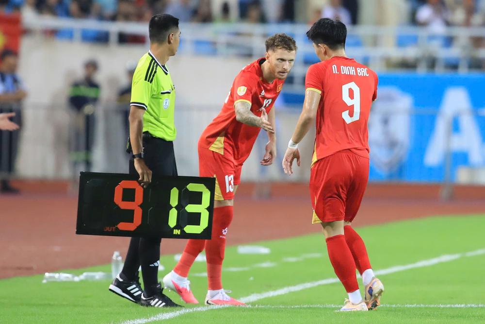Bóng lăn trong tuần: Tuổi 23 của Đình Bắc... - Ảnh 1. Bóng lăn trong tuần: Tuổi 23 của Đình Bắc... - Ảnh 1.