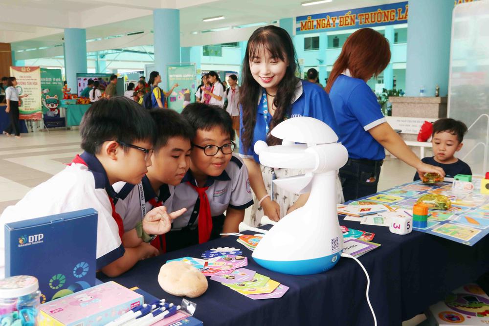 Chuẩn mực con người Việt Nam trong kỷ nguyên mới (Kỳ 4): Kiến tạo môi trường thực hành chuẩn mực - Ảnh 3. Chuẩn mực con người Việt Nam trong kỷ nguyên mới (Kỳ 4): Kiến tạo môi trường thực hành chuẩn mực - Ảnh 3.