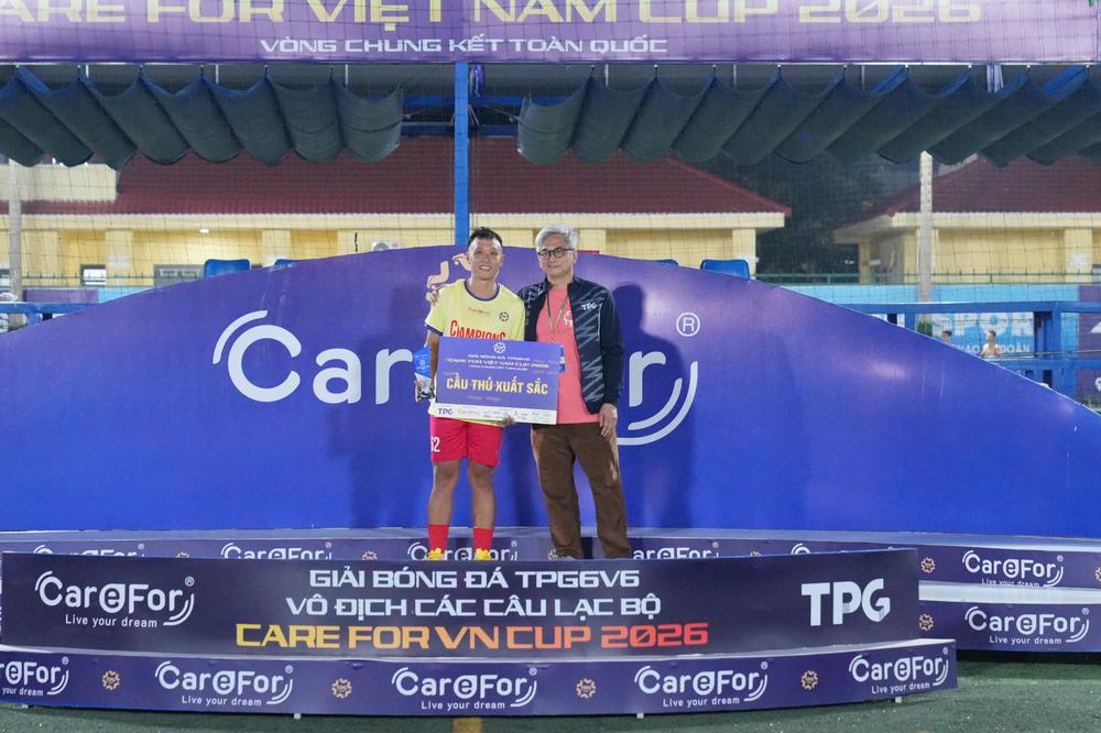 Cựu tuyển thủ futsal Việt Nam giúp đội nhà vô địch giải bóng đá 6 người toàn quốc - Ảnh 2. Cựu tuyển thủ futsal Việt Nam giúp đội nhà vô địch giải bóng đá 6 người toàn quốc - Ảnh 2.