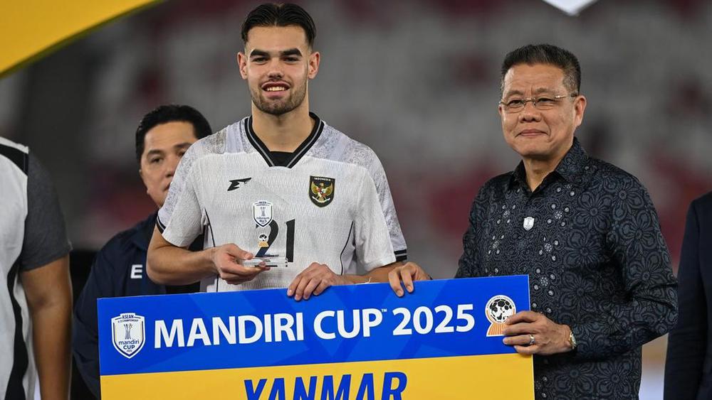 Ngoài Mitchell Baker, ĐT Indonesia còn có 'gà son' Jens Raven - Ảnh 2. Ngoài Mitchell Baker, ĐT Indonesia còn có 'gà son' Jens Raven - Ảnh 2.