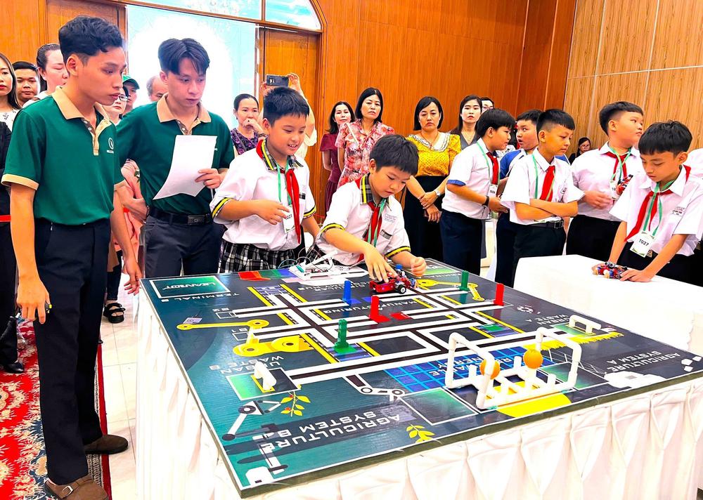 Trước thềm năm học mới: Giáo dục tăng tốc từ vùng biên đến đô thị - Ảnh 3. Trước thềm năm học mới: Giáo dục tăng tốc từ vùng biên đến đô thị - Ảnh 3.