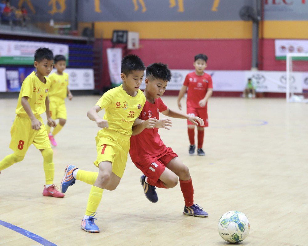 Vòng tứ kết nhiều duyên nợ tại giải U9 toàn quốc Toyota Cup 2026 - Ảnh 1.