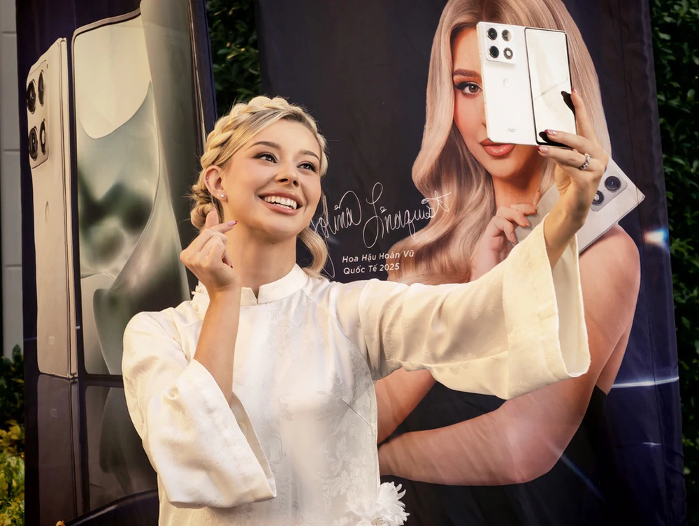 Motorola chính thức ra mắt razr fold tại Việt Nam - Ảnh 1. Motorola chính thức ra mắt razr fold tại Việt Nam - Ảnh 1.