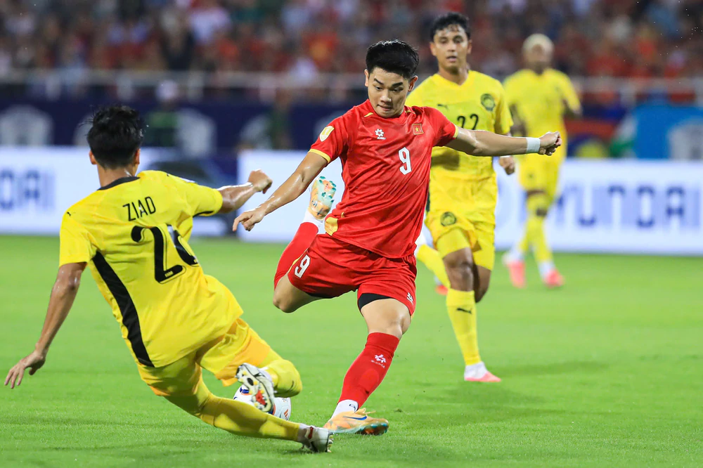 Đình Bắc chạy không biết mệt, được ASEAN Cup vinh danh sau trận Malaysia - Ảnh 2.