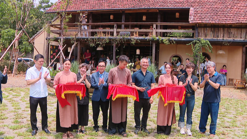 Ra mắt 'Xóm Đoài': Thêm điểm nhấn trong mạng lưới không gian Lễ hội Thiết kế sáng tạo Hà Nội - Ảnh 2. Ra mắt 'Xóm Đoài': Thêm điểm nhấn trong mạng lưới không gian Lễ hội Thiết kế sáng tạo Hà Nội - Ảnh 2.