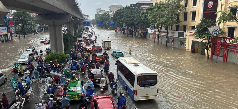 Dự báo thời tiết ngày 21/8: Miền Bắc mưa lớn diện rộng, Hà Nội có nơi mưa rất to - Ảnh 1.