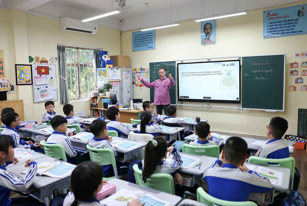 Học sinh có thể học Tiếng Anh bắt buộc từ lớp 1 - Ảnh 1.