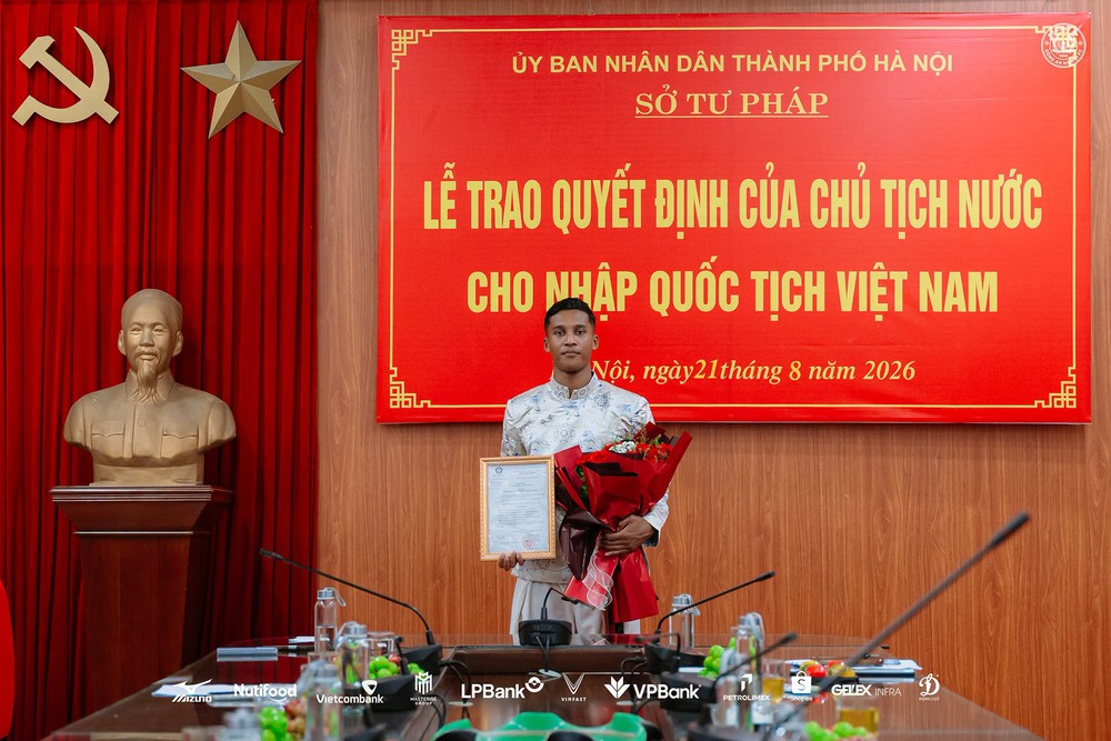 Nguyễn Adou Leygley Minh chính thức có quốc tịch Việt Nam - Ảnh 1. Nguyễn Adou Leygley Minh chính thức có quốc tịch Việt Nam - Ảnh 1.
