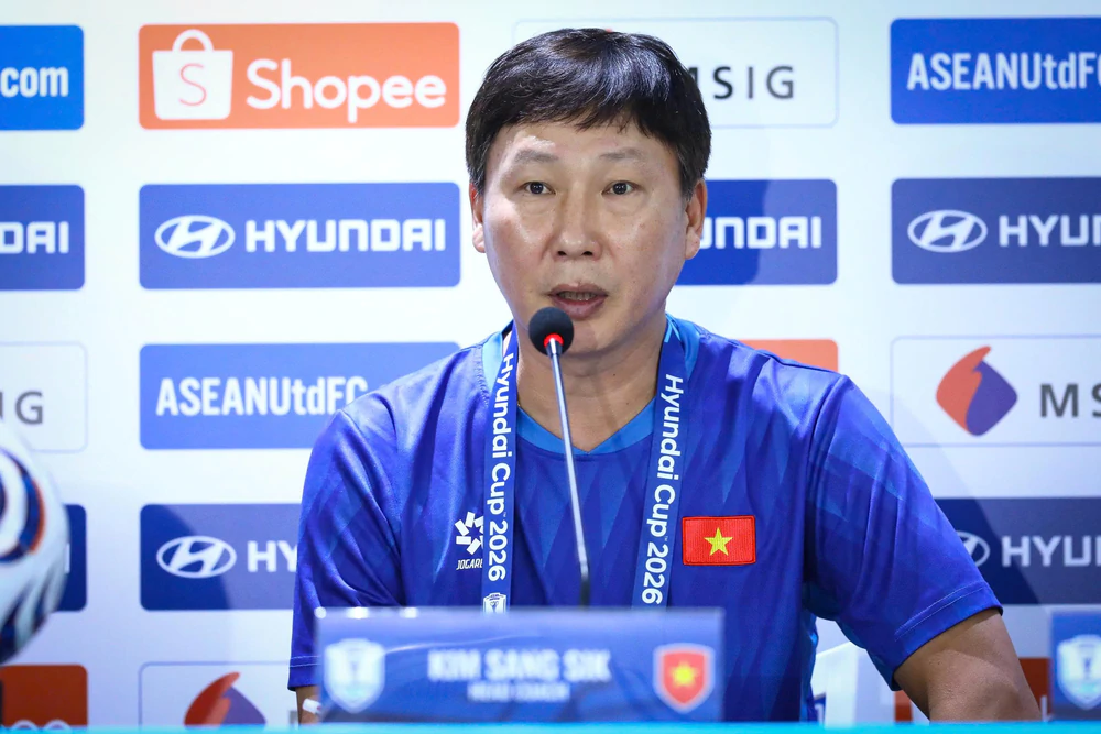 HLV Kim Sang Sik: 'Tuyển Việt Nam sẽ chiến đấu bằng lòng kiêu hãnh và khát khao vô địch' - Ảnh 1. HLV Kim Sang Sik: 'Tuyển Việt Nam sẽ chiến đấu bằng lòng kiêu hãnh và khát khao vô địch' - Ảnh 1.