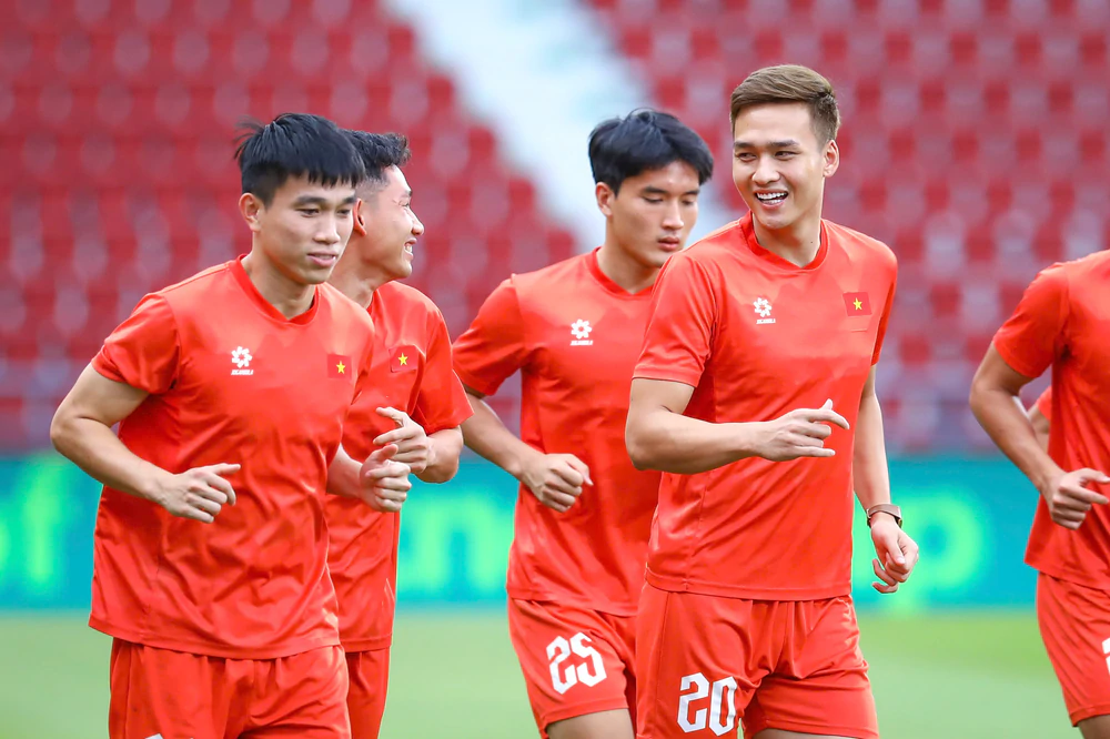 Xuân Son trở lại Rajamangala, Văn Vĩ báo tin vui cho HLV Kim Sang Sik - Ảnh 2.