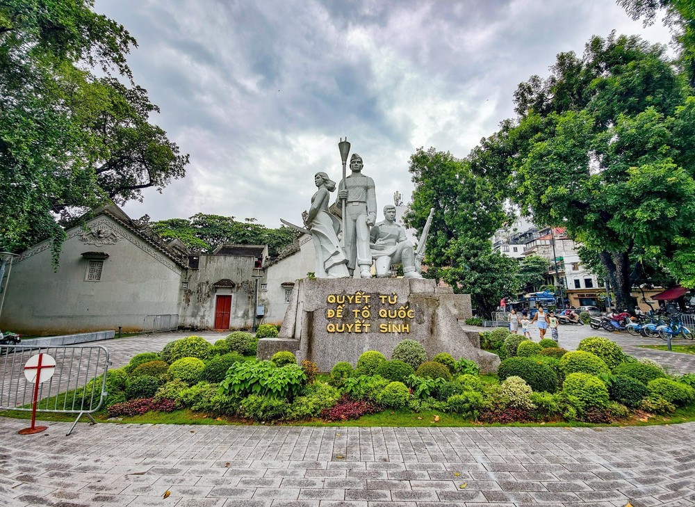 Hà Nội: Toàn cảnh Tượng đài "Quyết tử để Tổ quốc quyết sinh" trước ngày di dời - Ảnh 3. Hà Nội: Toàn cảnh Tượng đài "Quyết tử để Tổ quốc quyết sinh" trước ngày di dời - Ảnh 3.