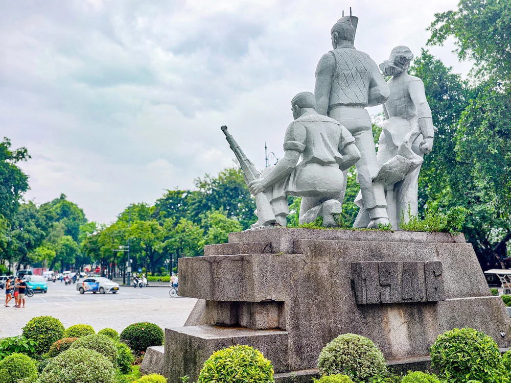 Hà Nội: Toàn cảnh Tượng đài "Quyết tử để Tổ quốc quyết sinh" trước ngày di dời - Ảnh 4. Hà Nội: Toàn cảnh Tượng đài "Quyết tử để Tổ quốc quyết sinh" trước ngày di dời - Ảnh 4.