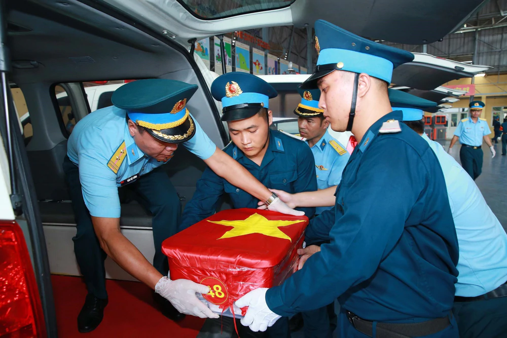 Bàn giao hơn 7.000 mẫu hài cốt liệt sĩ phục vụ giám định ADN - Ảnh 13.