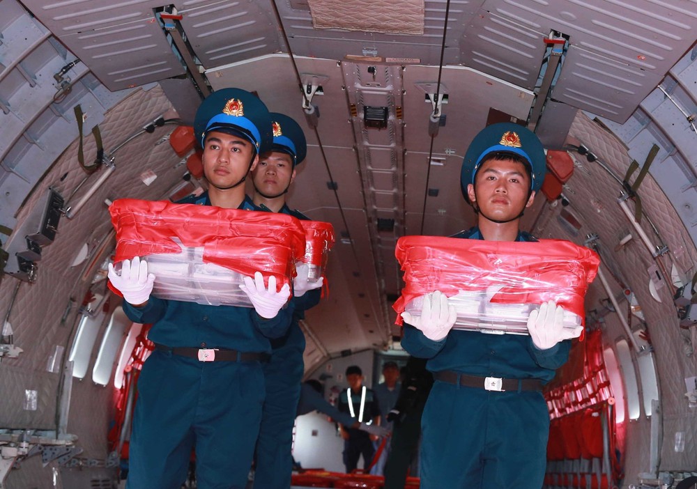 Bàn giao hơn 7.000 mẫu hài cốt liệt sĩ phục vụ giám định ADN - Ảnh 2.