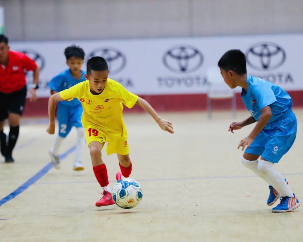 Giải bóng đá U9 toàn quốc Toyota Cup 2026: Xác định 2 cặp bán kết kịch tính - Ảnh 2. Giải bóng đá U9 toàn quốc Toyota Cup 2026: Xác định 2 cặp bán kết kịch tính - Ảnh 2.