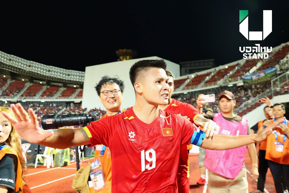 Quang Hải và cú volley đá văng áp lực - Ảnh 1. Quang Hải và cú volley đá văng áp lực - Ảnh 1.