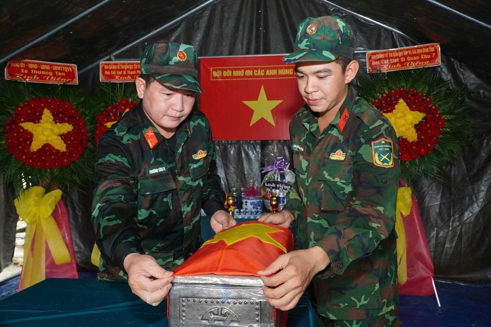 Trong 2 ngày đã quy tập hơn 50 hài cốt liệt sĩ tại công viên Lê Thị Riêng - Ảnh 1.