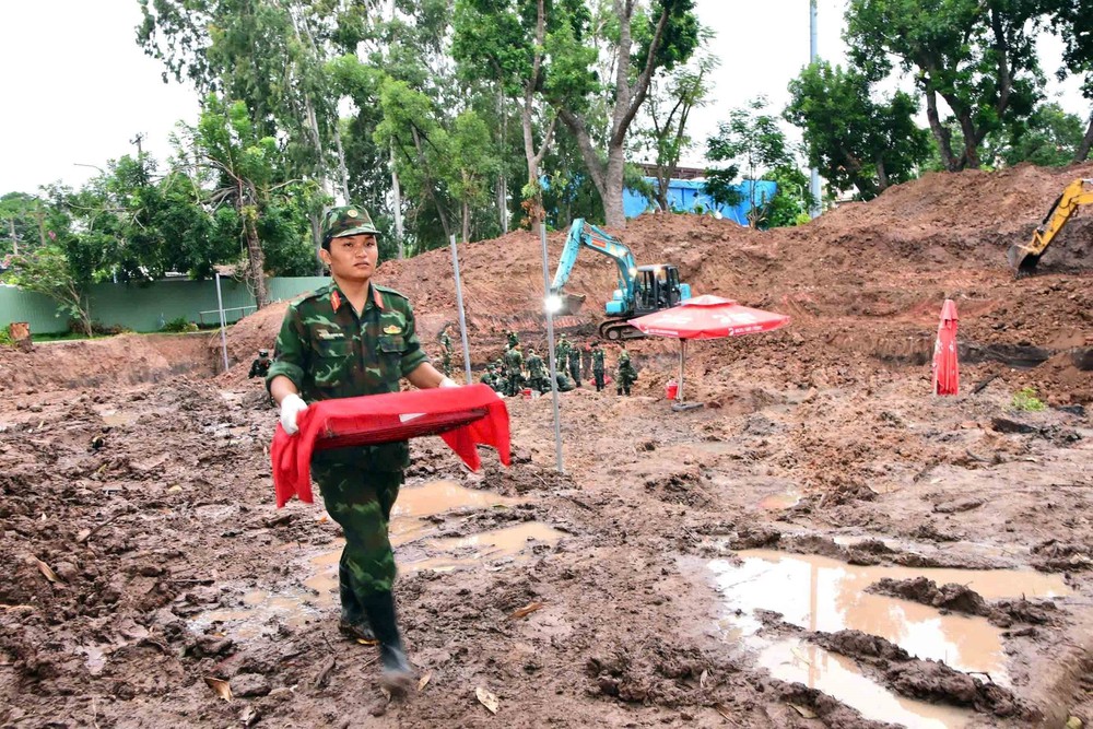 Trong 2 ngày đã quy tập hơn 50 hài cốt liệt sĩ tại công viên Lê Thị Riêng - Ảnh 2.
