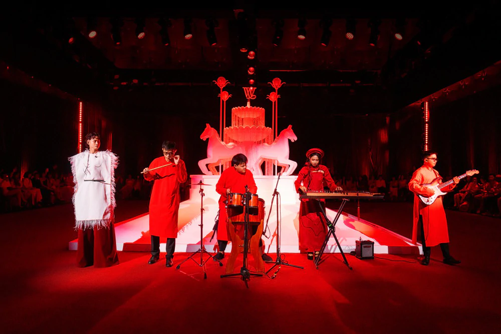 Dàn sao hội tụ trong Việt Nam Wedding Week ngày đầu tiên  - Ảnh 1.