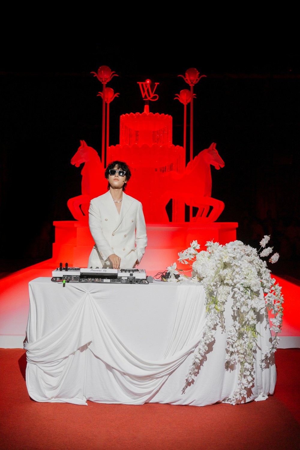 Lương Thuỳ Linh, Naomi hoá thân thành cô dâu trong Vietnam Wedding Week - Ảnh 3. Lương Thuỳ Linh, Naomi hoá thân thành cô dâu trong Vietnam Wedding Week - Ảnh 3.