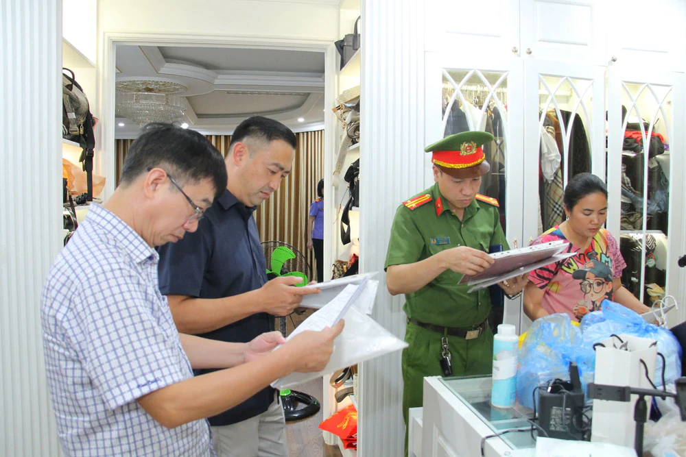 Khởi tố Vũ Hoàng Hải (tên thường gọi Hải SAPA TV) và các cá nhân, tổ chức có liên quan về tội “Lừa dối khách hàng” “Vi phạm quy định về công tác kế toán gây hậu quả nghiêm trọng” - Ảnh 4. Khởi tố Vũ Hoàng Hải (tên thường gọi Hải SAPA TV) và các cá nhân, tổ chức có liên quan về tội “Lừa dối khách hàng” “Vi phạm quy định về công tác kế toán gây hậu quả nghiêm trọng” - Ảnh 4.