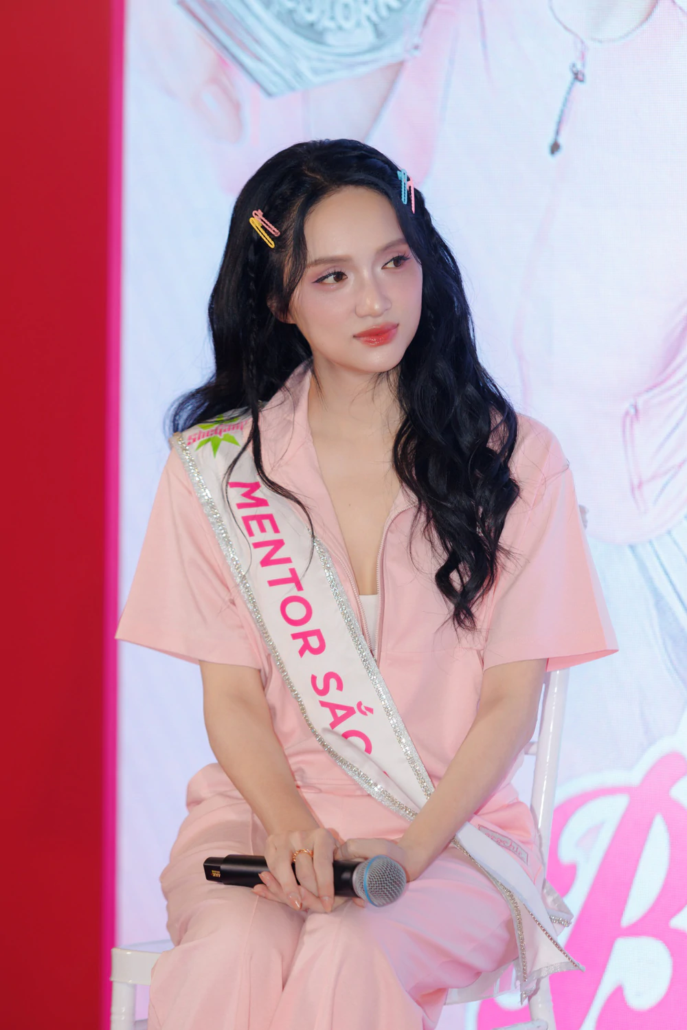 Hương Giang, Duy Khánh đầy năng lượng khi chơi game với khán giả - Ảnh 3. Hương Giang, Duy Khánh đầy năng lượng khi chơi game với khán giả - Ảnh 3.