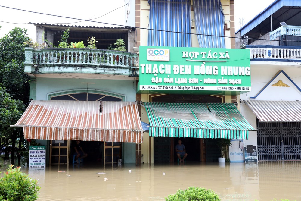 Cận cảnh vùng bị nước lũ chia cắt, cô lập ở Lạng Sơn - Ảnh 4.