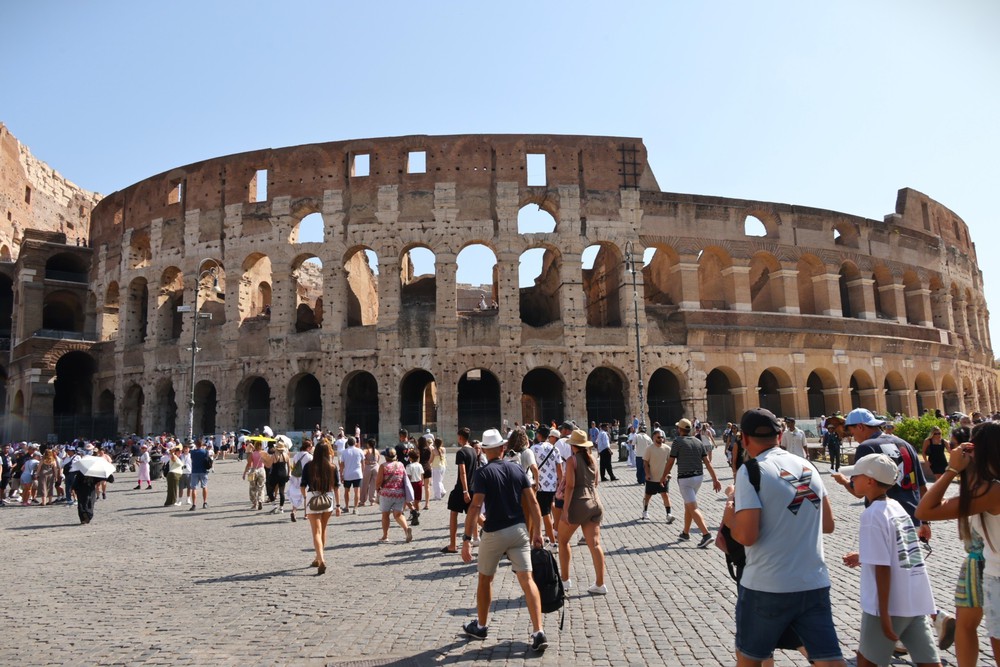 Tây Ban Nha và Italy chạm ngưỡng tới hạn về du lịch - Ảnh 1.