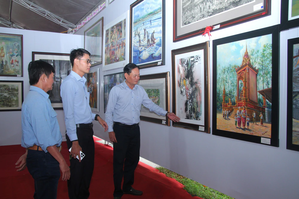 115 tác phẩm hội tụ tại Triển lãm Mỹ thuật khu vực VIII - Đồng bằng sông Cửu Long - Ảnh 5. 115 tác phẩm hội tụ tại Triển lãm Mỹ thuật khu vực VIII - Đồng bằng sông Cửu Long - Ảnh 5.