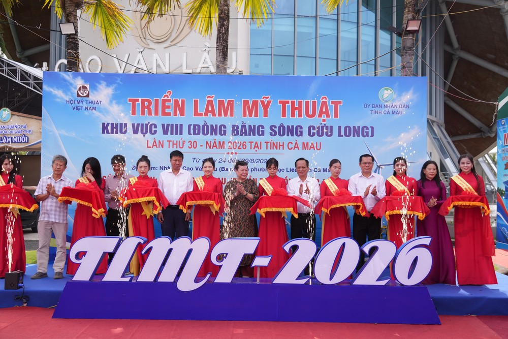115 tác phẩm hội tụ tại Triển lãm Mỹ thuật khu vực VIII - Đồng bằng sông Cửu Long - Ảnh 2. 115 tác phẩm hội tụ tại Triển lãm Mỹ thuật khu vực VIII - Đồng bằng sông Cửu Long - Ảnh 2.