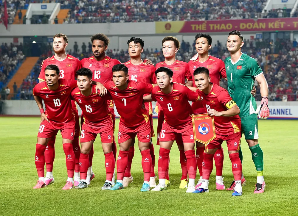 Thủ môn Lê Giang Patrik ghi điểm với phong cách đời thường ấn tượng - Ảnh 3. Thủ môn Lê Giang Patrik ghi điểm với phong cách đời thường ấn tượng - Ảnh 3.