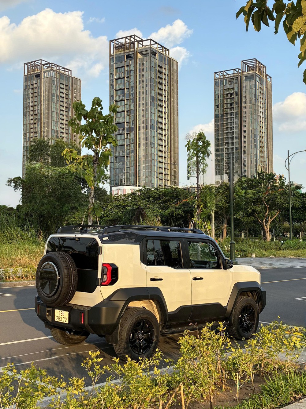 Toyota FJ 1,2 tỷ đồng: Chiếc SUV 5 chỗ hay phong cách sống mang tên Land Cruiser? - Ảnh 2. Toyota FJ 1,2 tỷ đồng: Chiếc SUV 5 chỗ hay phong cách sống mang tên Land Cruiser? - Ảnh 2.