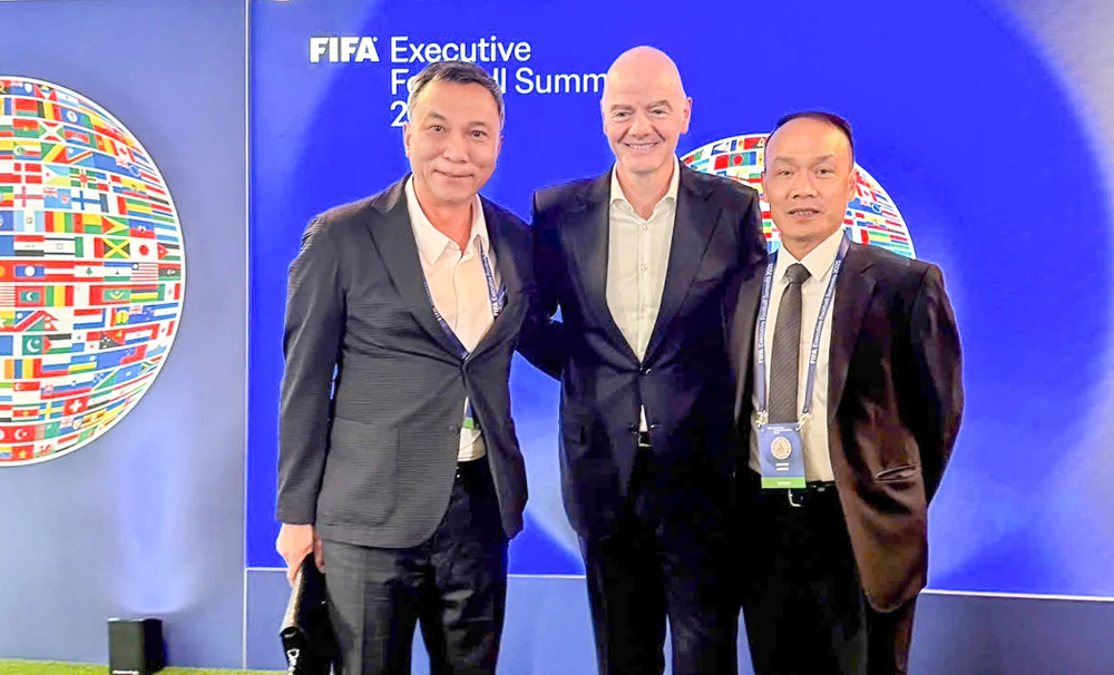 Chủ tịch FIFA Gianni Infantino dự khán trận chung kết giữa ĐT Việt Nam và Thái Lan tại Mỹ Đình - Ảnh 1.