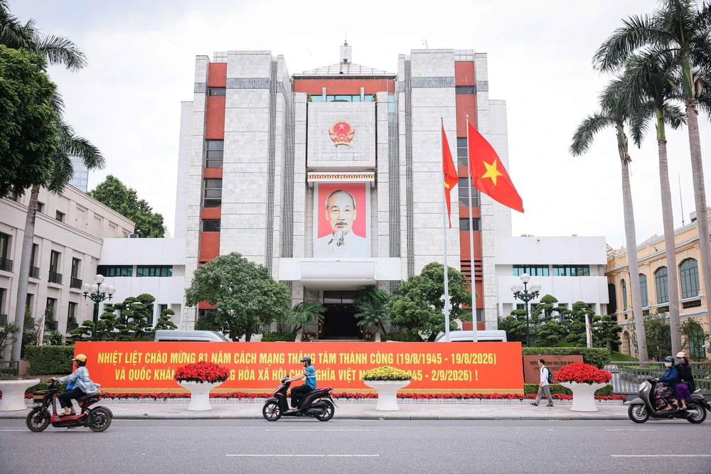 Hà Nội tưng bừng không khí chào mừng kỷ niệm 81 năm Quốc khánh 2/9 - Ảnh 9.