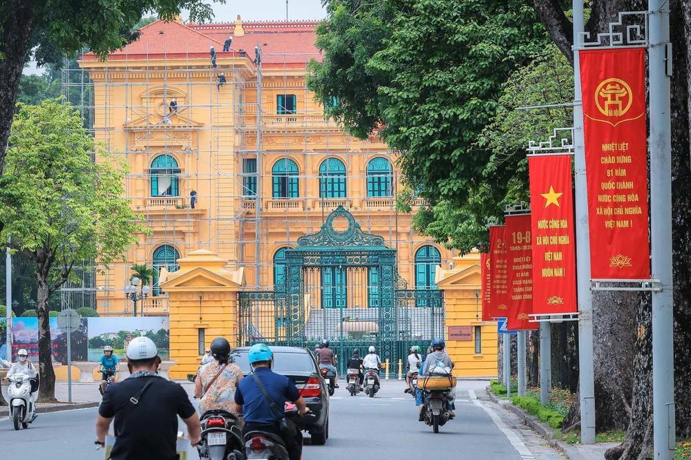 Hà Nội tưng bừng không khí chào mừng kỷ niệm 81 năm Quốc khánh 2/9 - Ảnh 4.