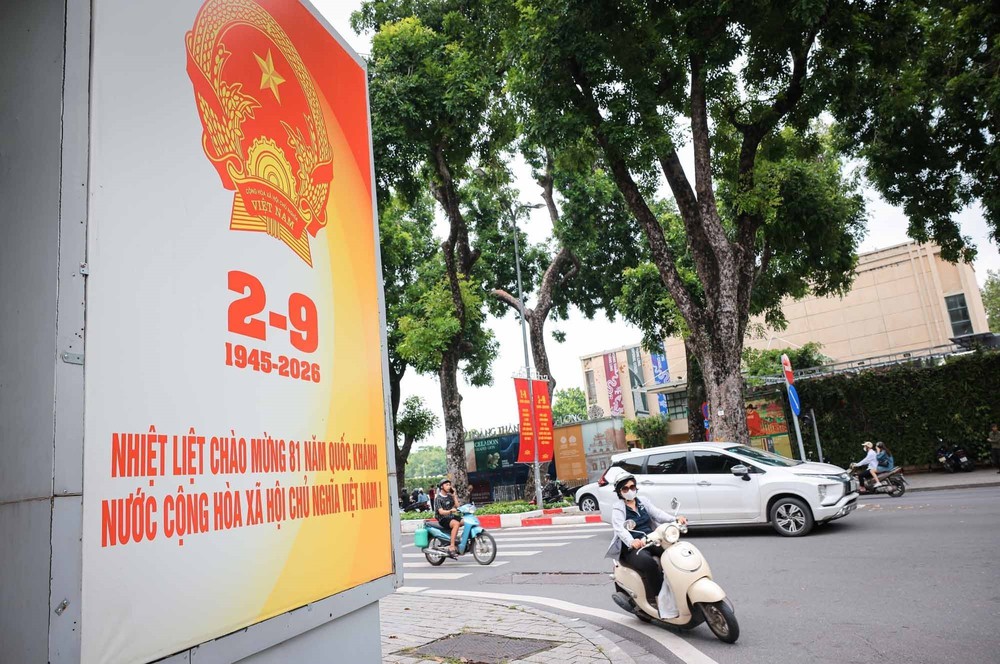 Hà Nội tưng bừng không khí chào mừng kỷ niệm 81 năm Quốc khánh 2/9 - Ảnh 1.