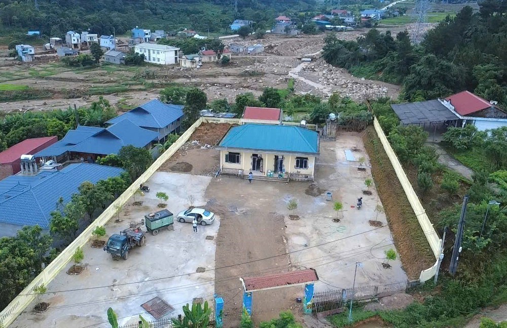 Dựng lại mái trường sau lũ dữ, sẵn sàng đón trẻ ở Mường Than - Ảnh 2. Dựng lại mái trường sau lũ dữ, sẵn sàng đón trẻ ở Mường Than - Ảnh 2.