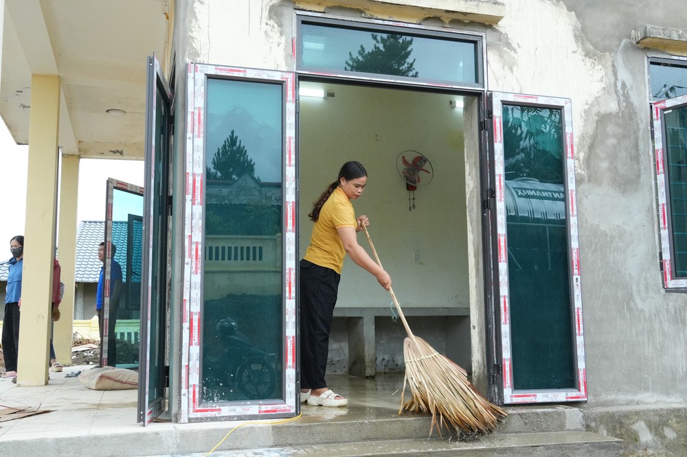 Dựng lại mái trường sau lũ dữ, sẵn sàng đón trẻ ở Mường Than - Ảnh 7. Dựng lại mái trường sau lũ dữ, sẵn sàng đón trẻ ở Mường Than - Ảnh 7.