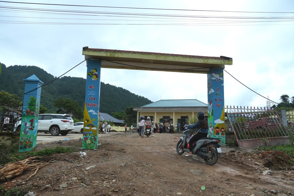 Dựng lại mái trường sau lũ dữ, sẵn sàng đón trẻ ở Mường Than - Ảnh 3. Dựng lại mái trường sau lũ dữ, sẵn sàng đón trẻ ở Mường Than - Ảnh 3.