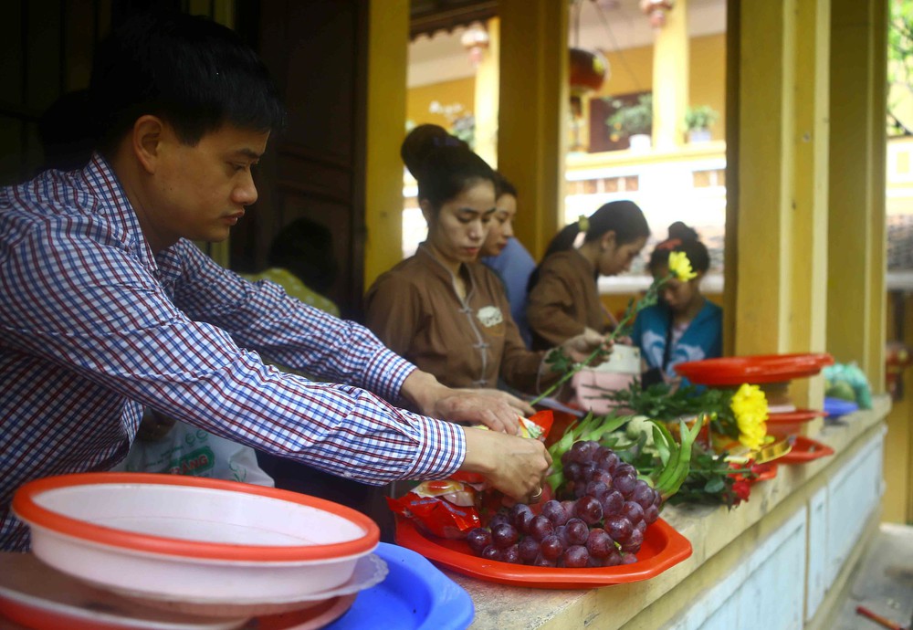 Thị trường lễ Vu Lan: Cỗ chay, dịch vụ trực tuyến hút khách - Ảnh 3. Thị trường lễ Vu Lan: Cỗ chay, dịch vụ trực tuyến hút khách - Ảnh 3.