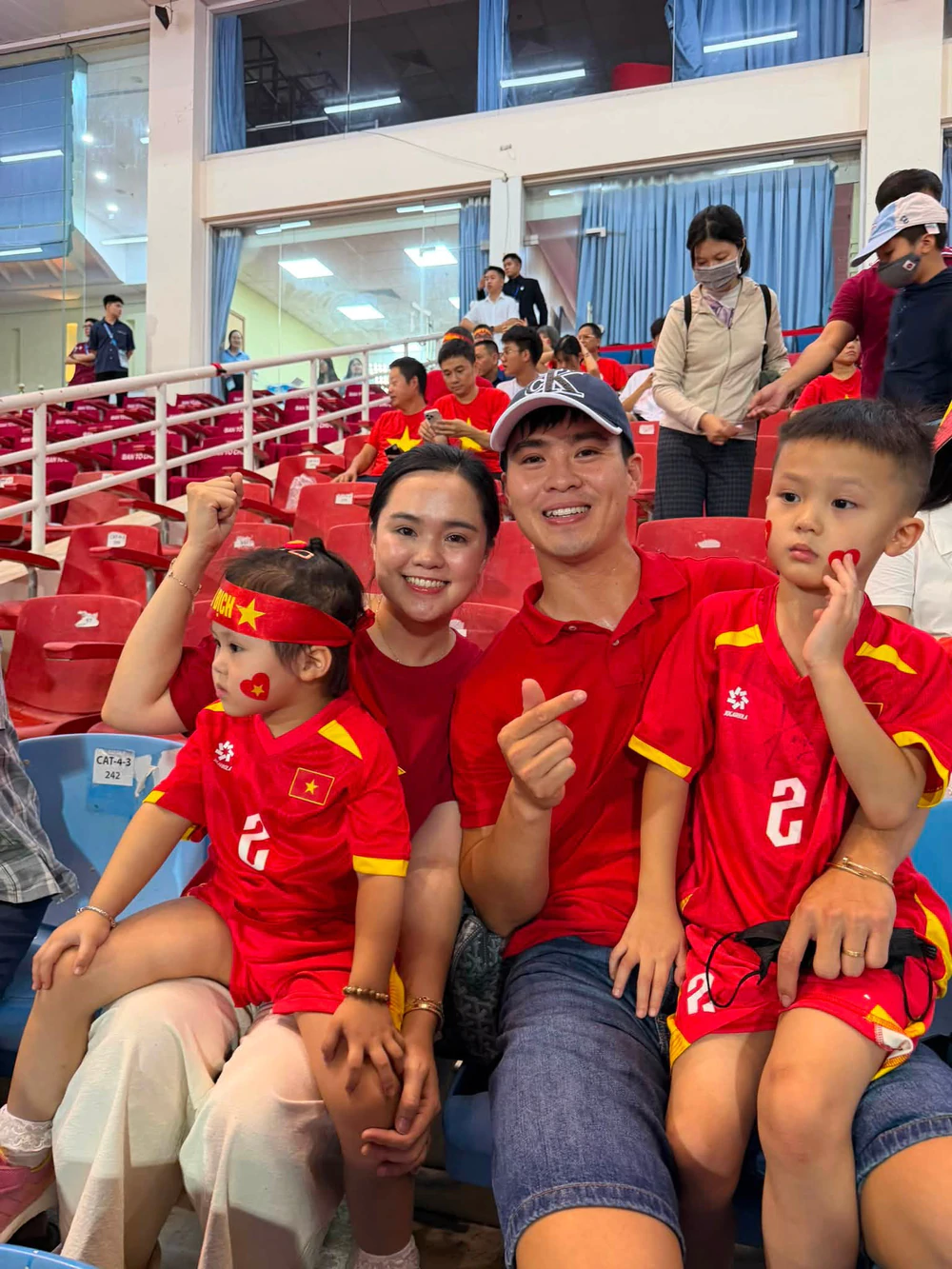 Hai Long và Xuân Mạnh có hành động đặc biệt sau trận chung kết ASEAN Cup 2026 - Ảnh 2. ASEAN Cup 2026