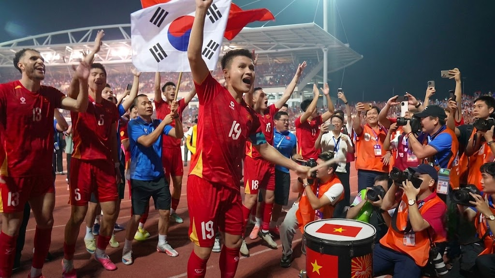 Quang Hải gõ trống ăn mừng chức vô địch ASEAN Cup 2026 theo phong cách Viking - Ảnh 2. Quang Hải gõ trống ăn mừng chức vô địch ASEAN Cup 2026 theo phong cách Viking - Ảnh 2.