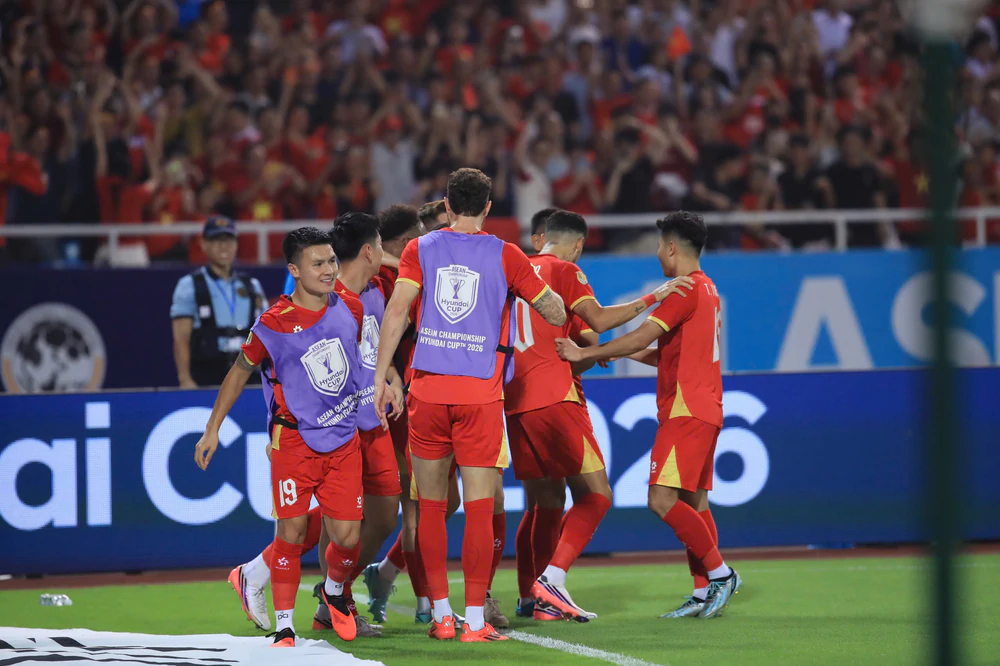 Tuyển Việt Nam vô địch ASEAN Cup 2026 sau trận hòa Thái Lan 2-2 tại Mỹ Đình. Ảnh: Hoàng Linh Tuyển Việt Nam vô địch ASEAN Cup 2026 sau trận hòa Thái Lan 2-2 tại Mỹ Đình. Ảnh: Hoàng Linh