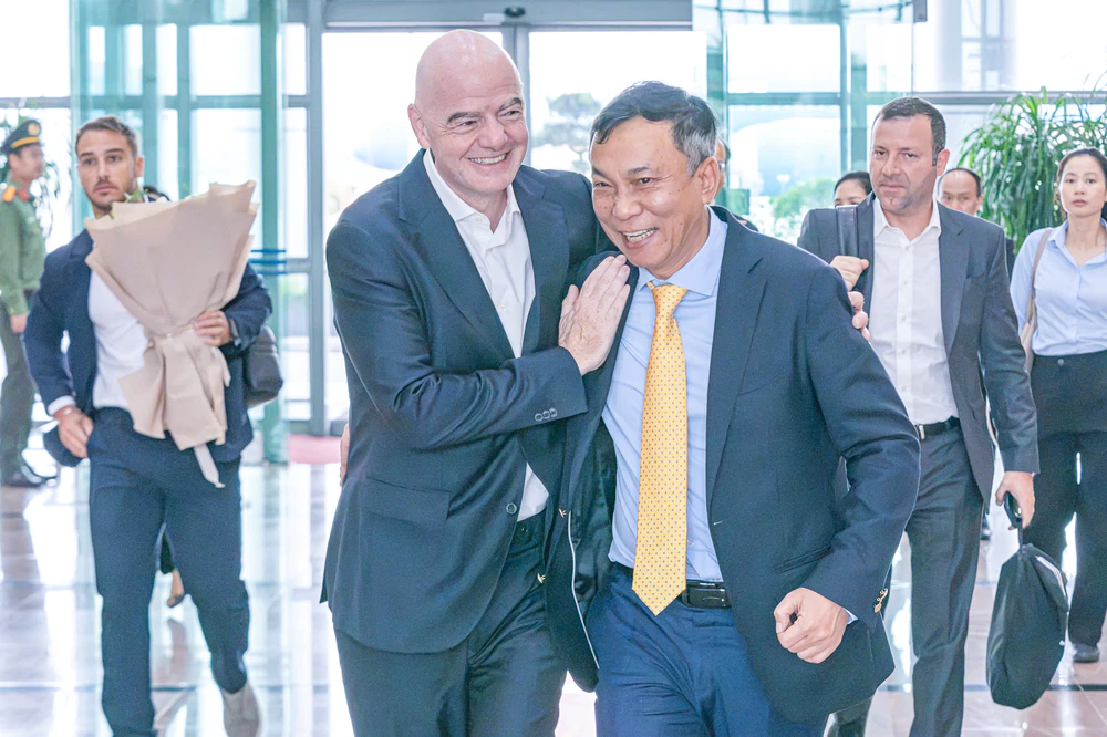 Chủ tịch FIFA Gianni Infantino đến Hà Nội, dự khán đại chiến Việt Nam - Thái Lan tối nay - Ảnh 1.