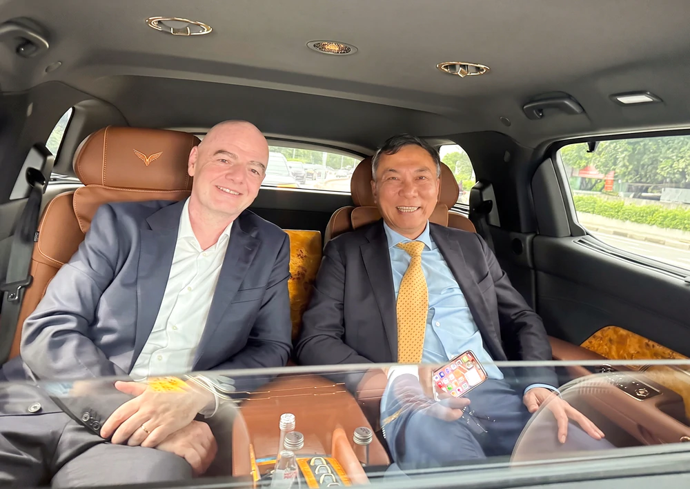 Chủ tịch FIFA Gianni Infantino đến Hà Nội, dự khán đại chiến Việt Nam - Thái Lan tối nay - Ảnh 2.