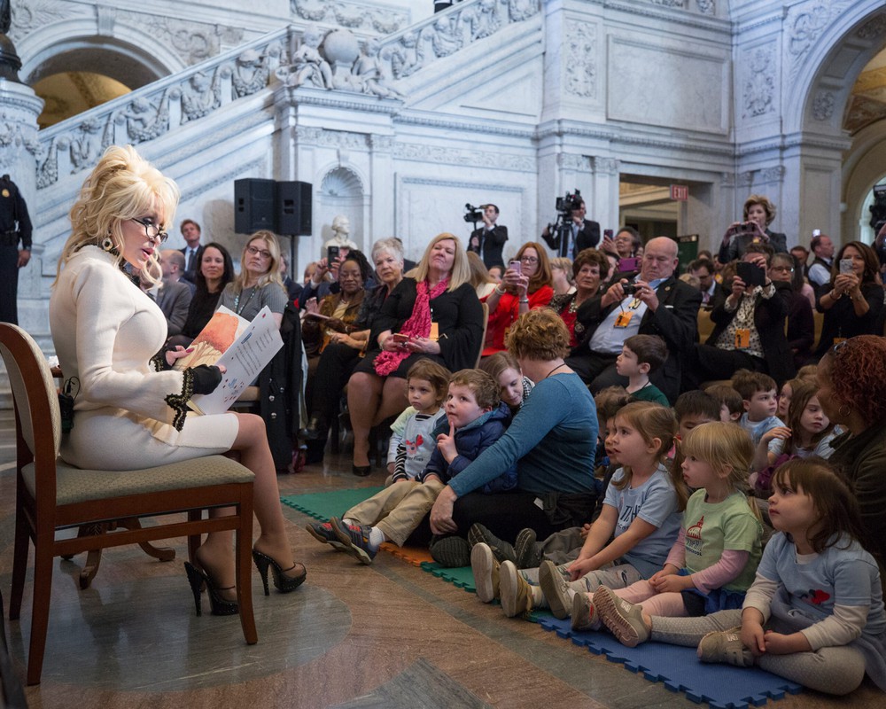 Dolly Parton và "thư viện tưởng tượng" đã đưa hàng trăm triệu cuốn sách đến trẻ em - Ảnh 4.