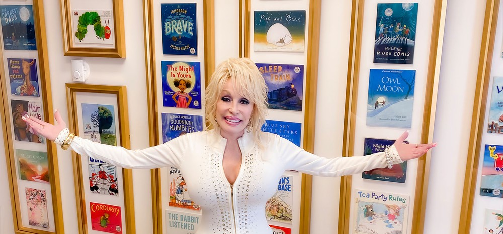 Dolly Parton và "thư viện tưởng tượng" đã đưa hàng trăm triệu cuốn sách đến trẻ em - Ảnh 1.