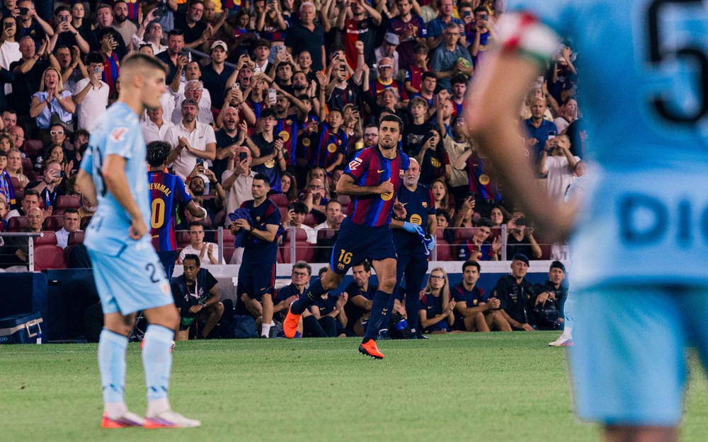 Rodri ra mắt, Barcelona giành chiến thắng với tỉ lệ cầm bóng tới 70% - Ảnh 2. Rodri ra mắt, Barcelona giành chiến thắng với tỉ lệ cầm bóng tới 70% - Ảnh 2.